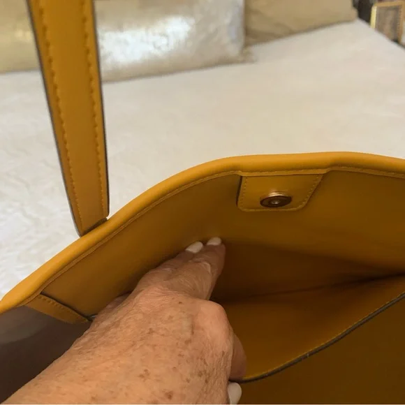 Tory Burch Gemini Link Tote - Picture 8 of 10